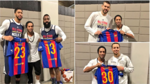 ronaldinho-mostrou-camisola-barcelona-no-nba-all-star.png